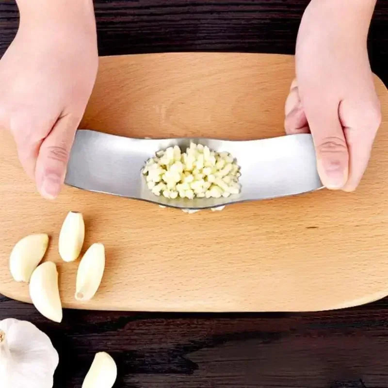 KnobiPro Garlic Press | Manual | Stainless Steel | Robust Design & Easy Handling | 19 × 4 cm