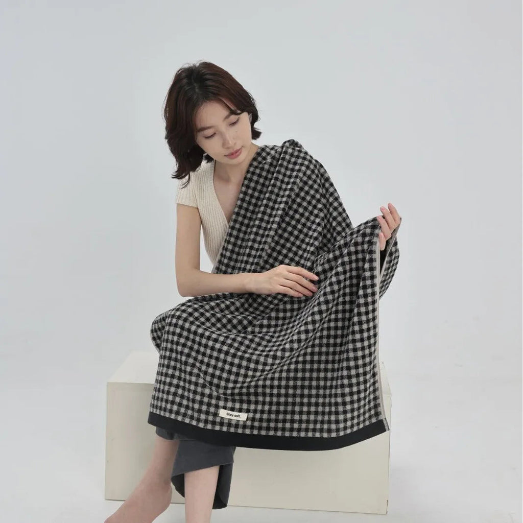 Retro Small Grid Cotton Towel – Soft & Absorbent Household Towel