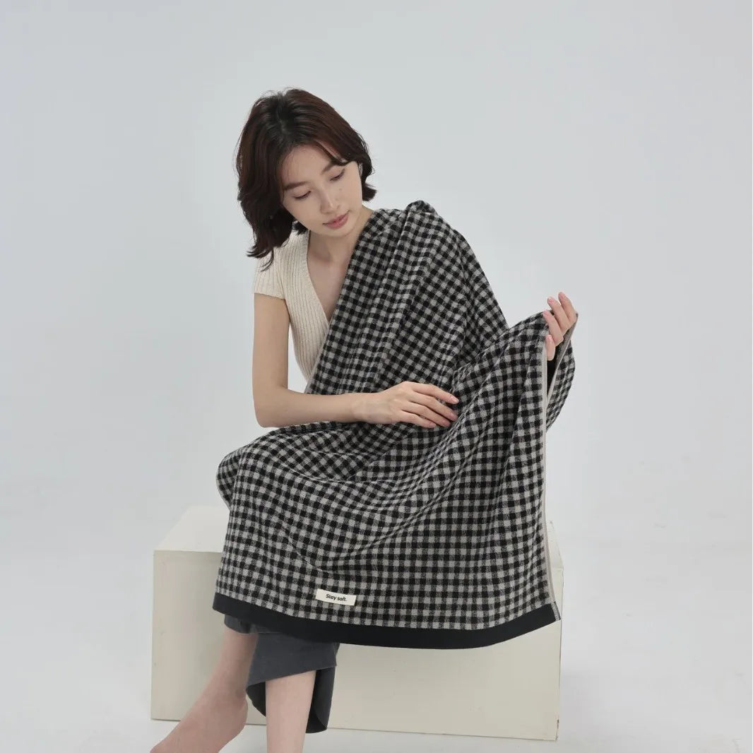 Retro Small Grid Cotton Towel – Soft & Absorbent Household Towel