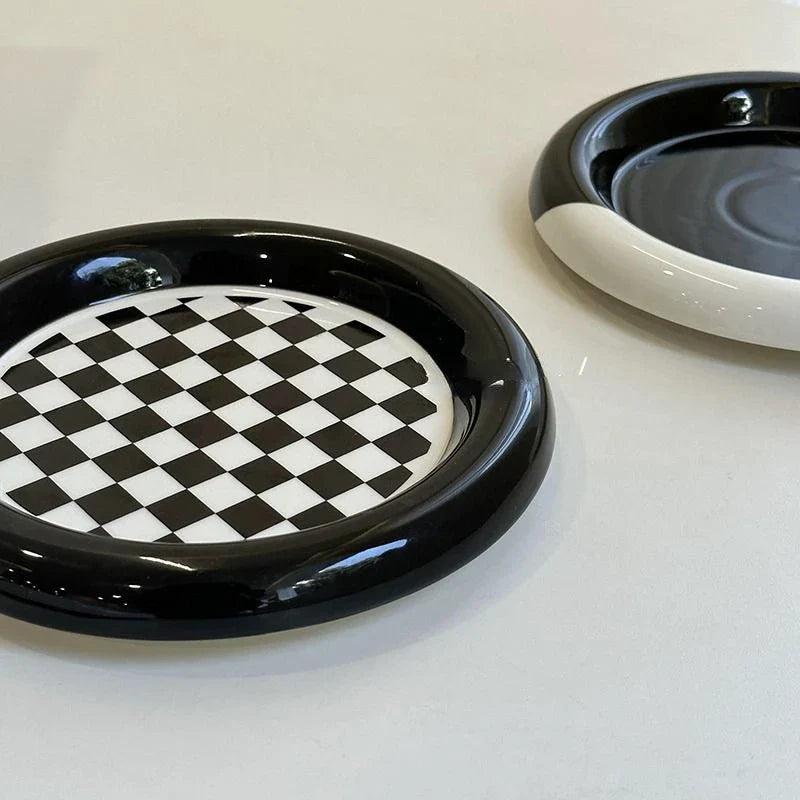 Monochrome Chubby Plates