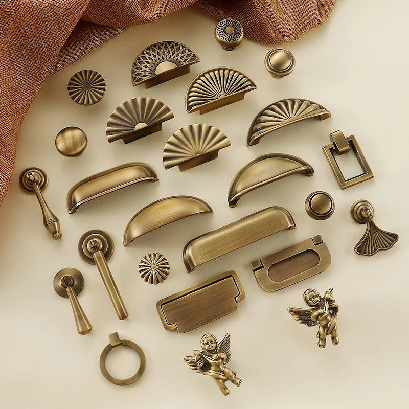 Bronvella ArcRetro Furniture Handle in Antique Copper