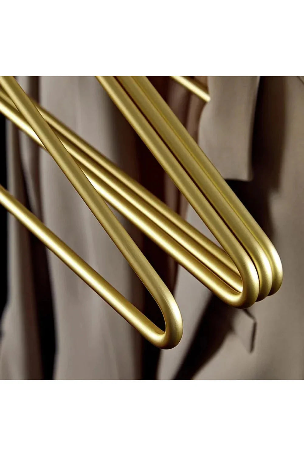 LuxeLine Metal Hanger