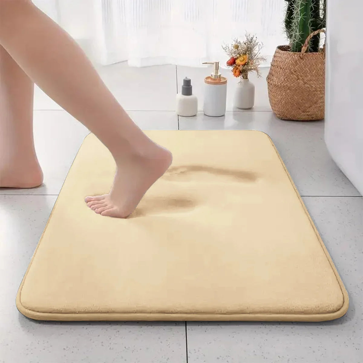 Thick Plain Non-Slip Bath Mat made of Flannel with Absorbent Capacity