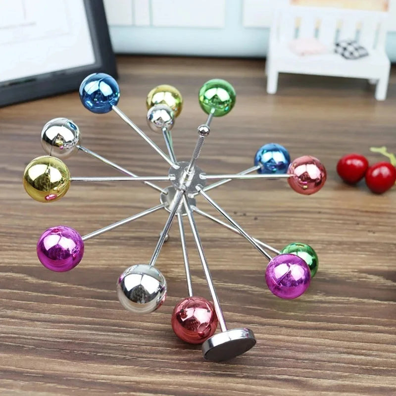 Elegant decoration with a unique movement