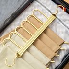 Space-saving trouser hangers from Gardudu made of aluminum