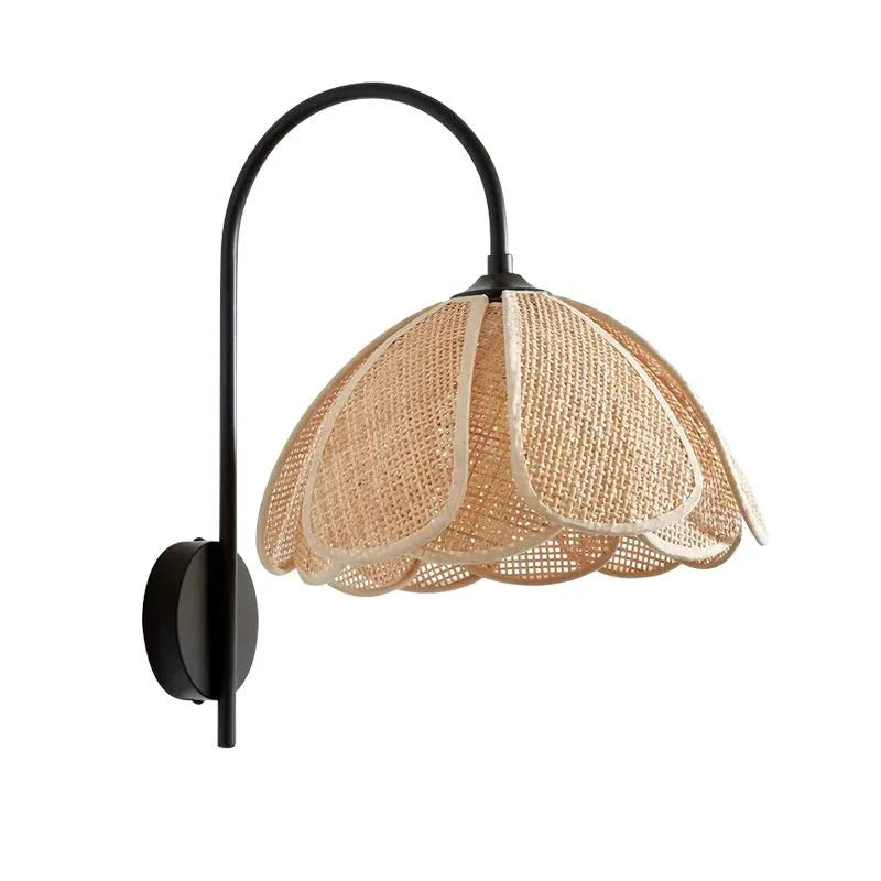 LumaFlora - Elegant rattan wall lamp - Warm floral ambiance