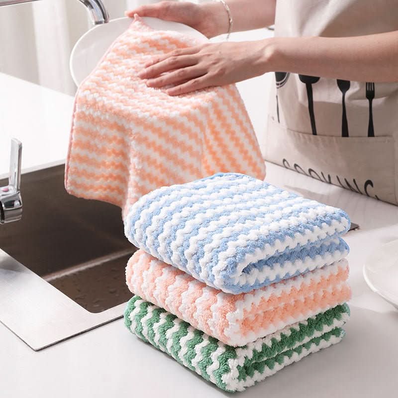 microfibre cleaning cloths made from coral fleece for streak-free cleanliness