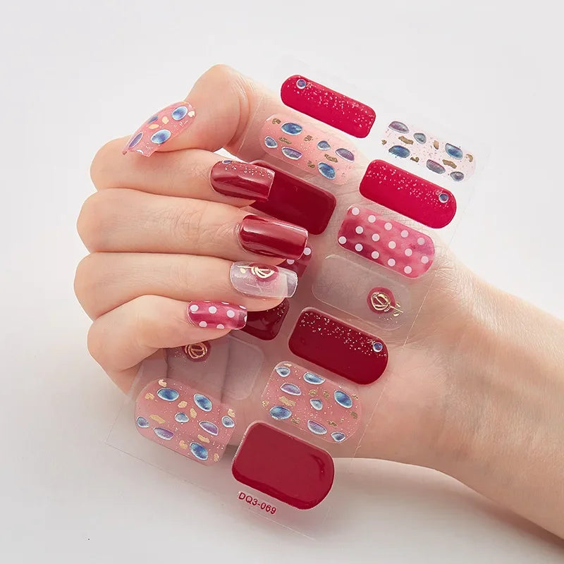 GlitzNail – Festive Christmas Nails Quick, Complete Without Salon
