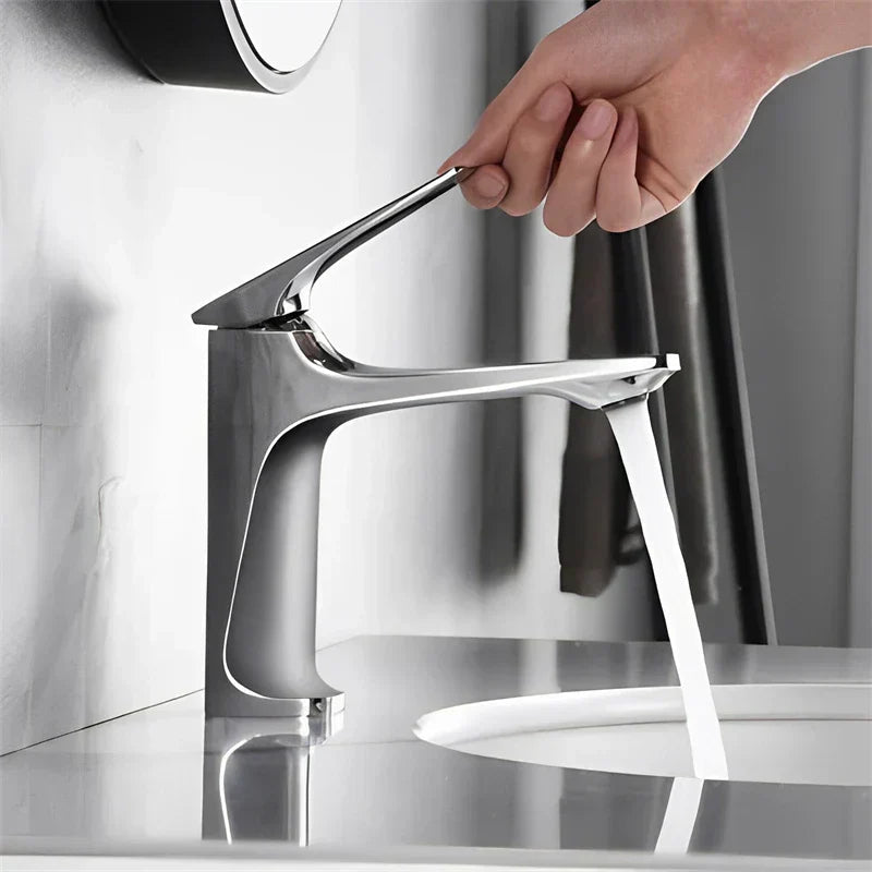 Elegant bathroom faucet - with single lever for timeless comfort