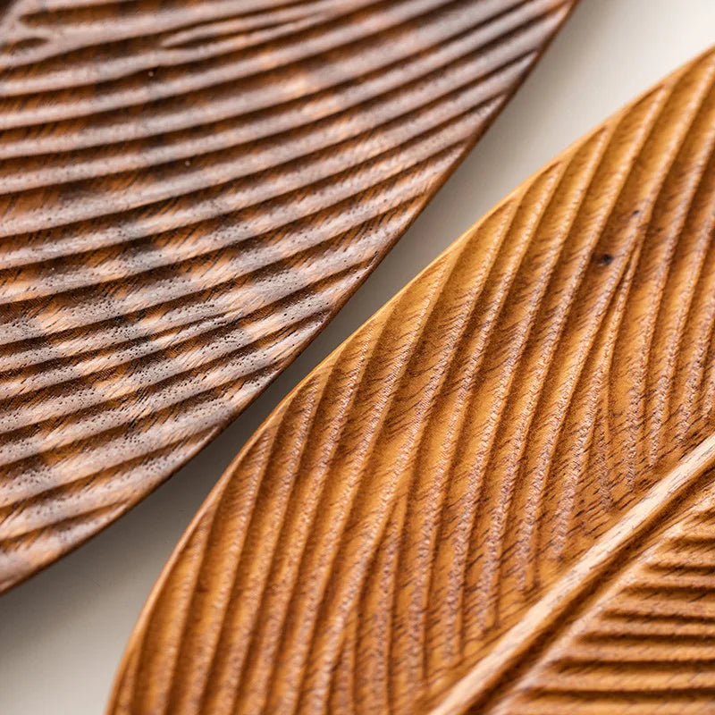 Leaf-shaped fruit plate