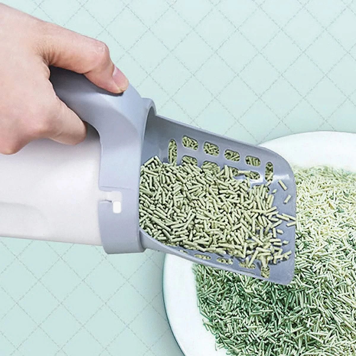 Hygienic cat scoop with odour-stop function