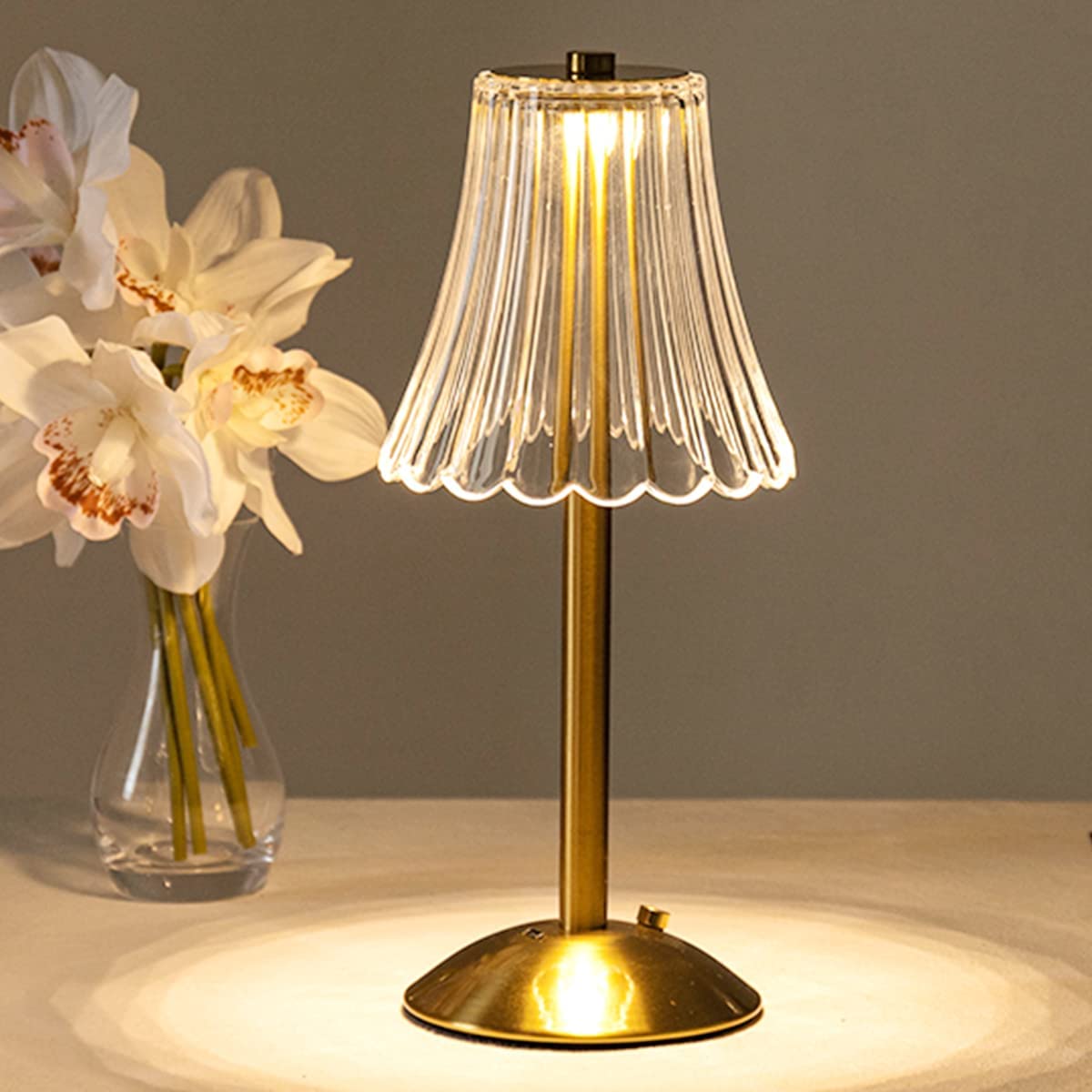 – Gold crystal table lamp