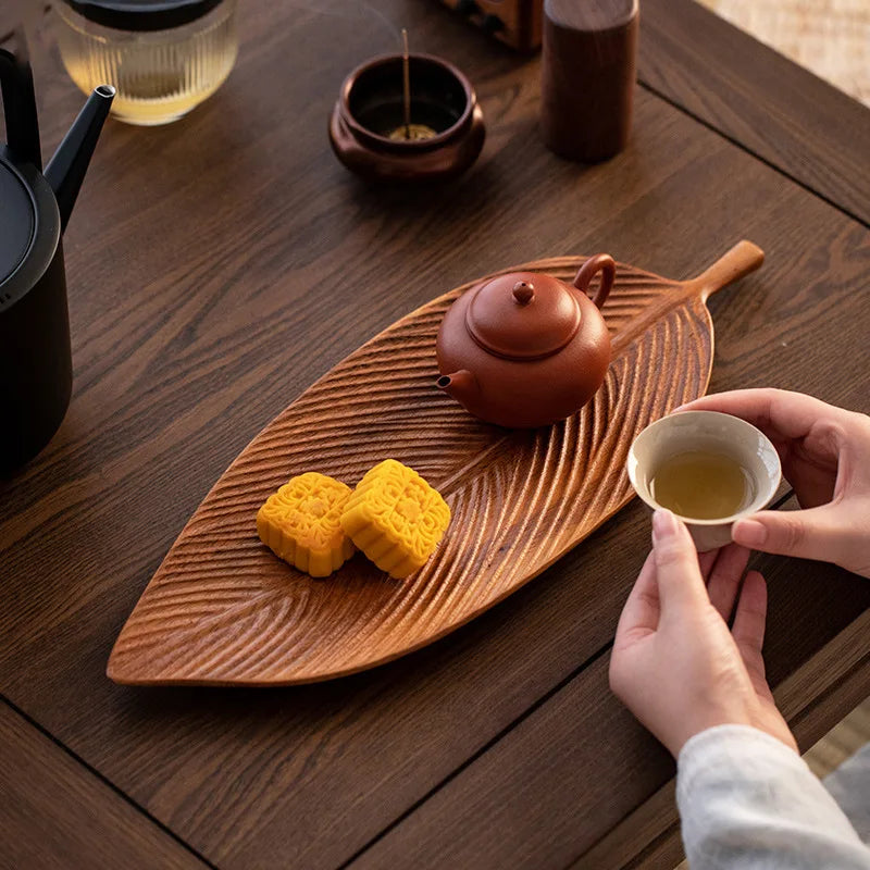 Leaf-shaped fruit plate