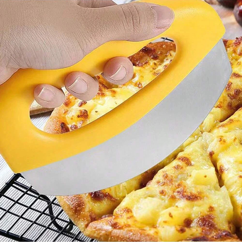 Slicetta Pizza cutter made of stainless steel with protective cap | Round knife for precise cutting of pizza, herbs, cheese & dough | Ergonomic & dishwasher safe