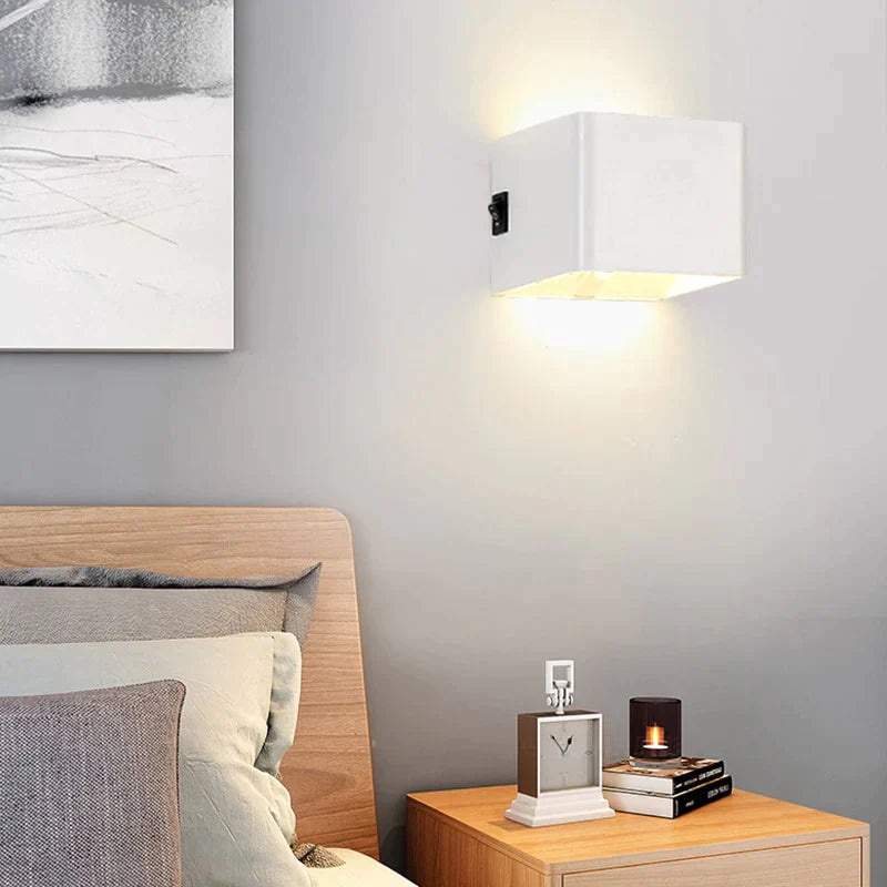 The luxurious and wireless wall lamp!