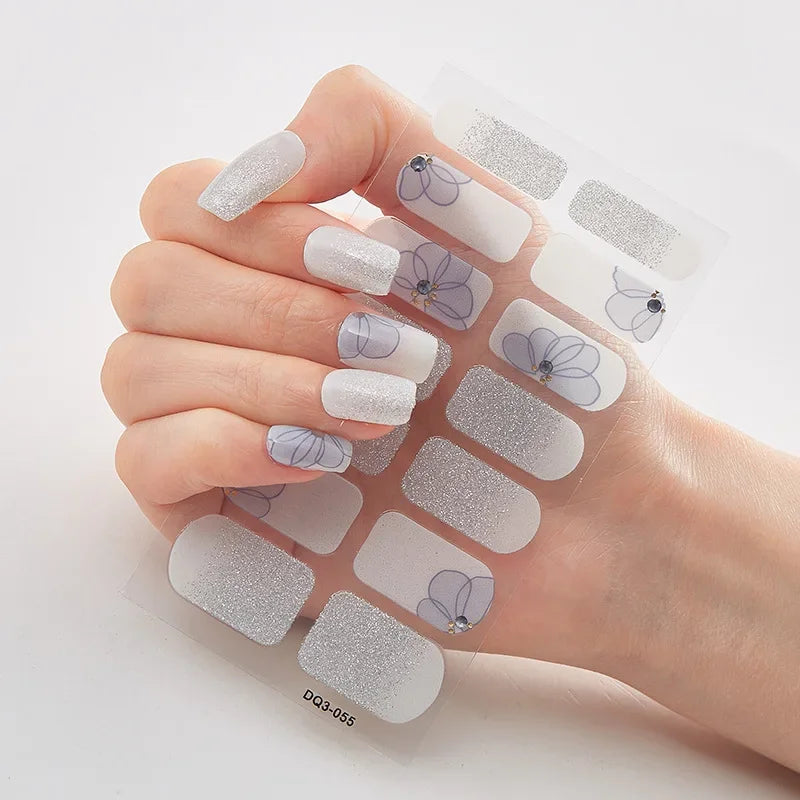 GlitzNail – Festive Christmas Nails Quick, Complete Without Salon