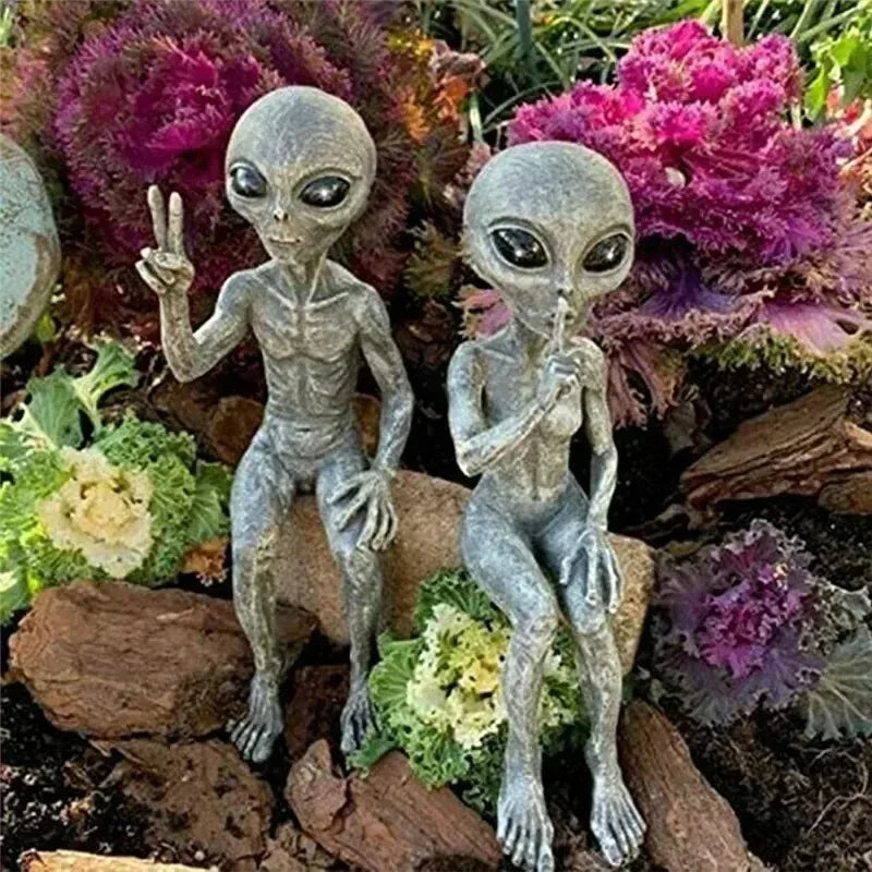 Alien Resin Statue UFO Figurine for Garden Decoration