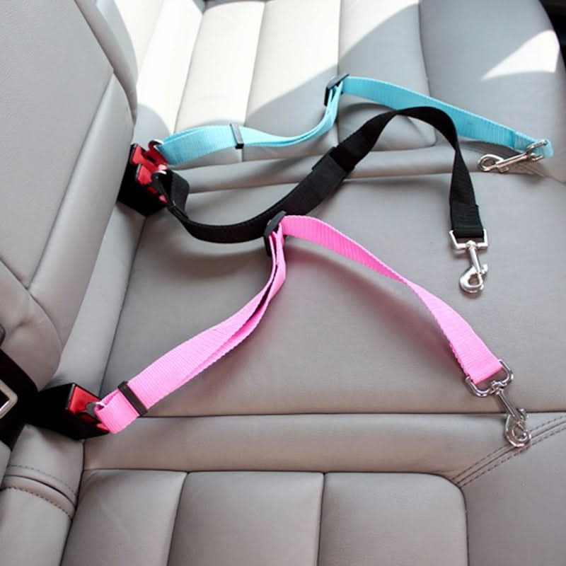 Adjustable seat belt for dogs in the car