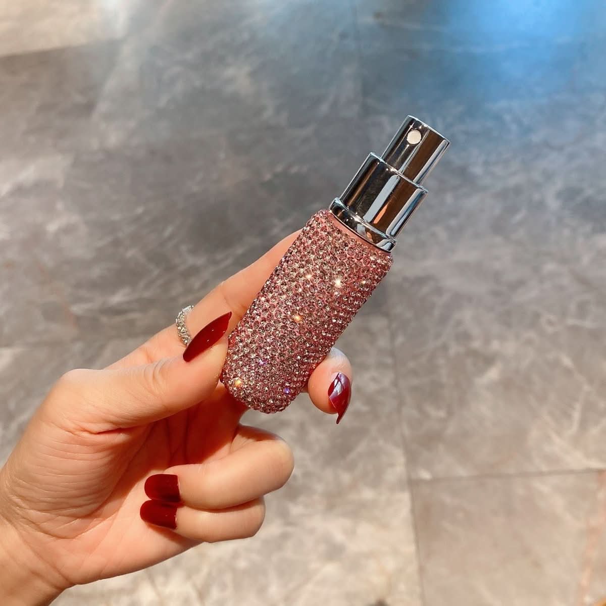 Refillable perfume bottle in a luxurious diamond design | 10 ml travel size for on the go