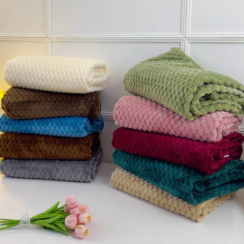 CosyNest Fleece Blanket | Flannel Fleece Cuddle Blanket | Soft & Lightweight | Warm Sofa Blanket for Autumn & Winter | Gift Idea for Christmas
