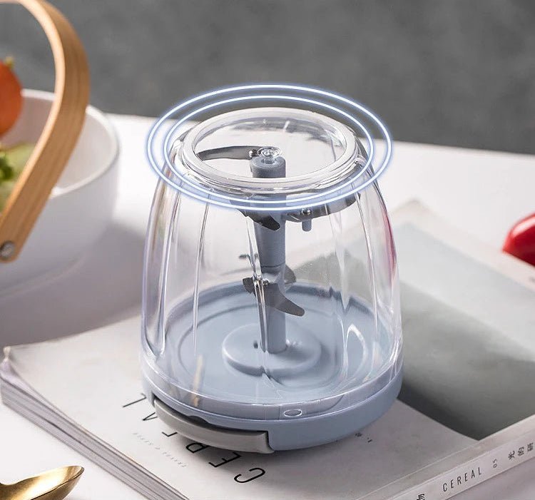 Robust manual meat grinder for home & professional kitchens