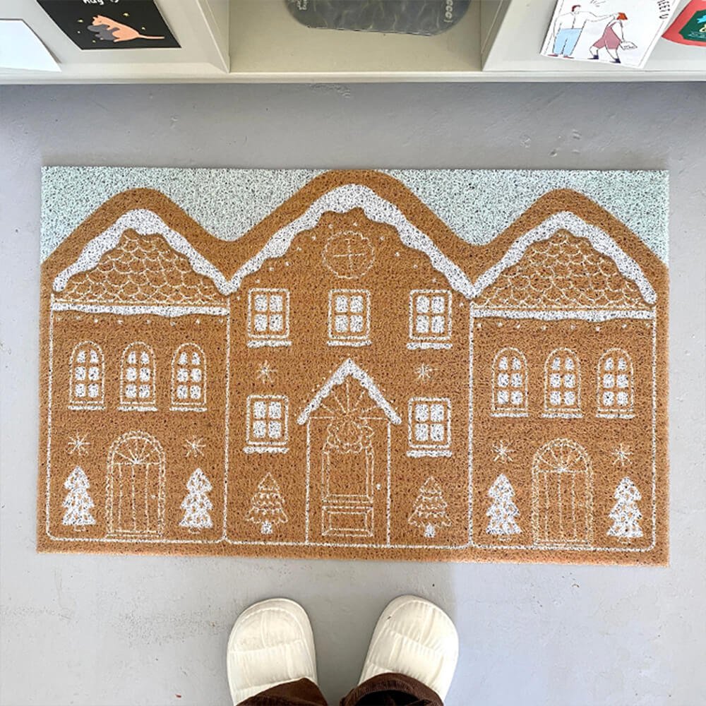 Non-slip solid carpet with gingerbread motifs