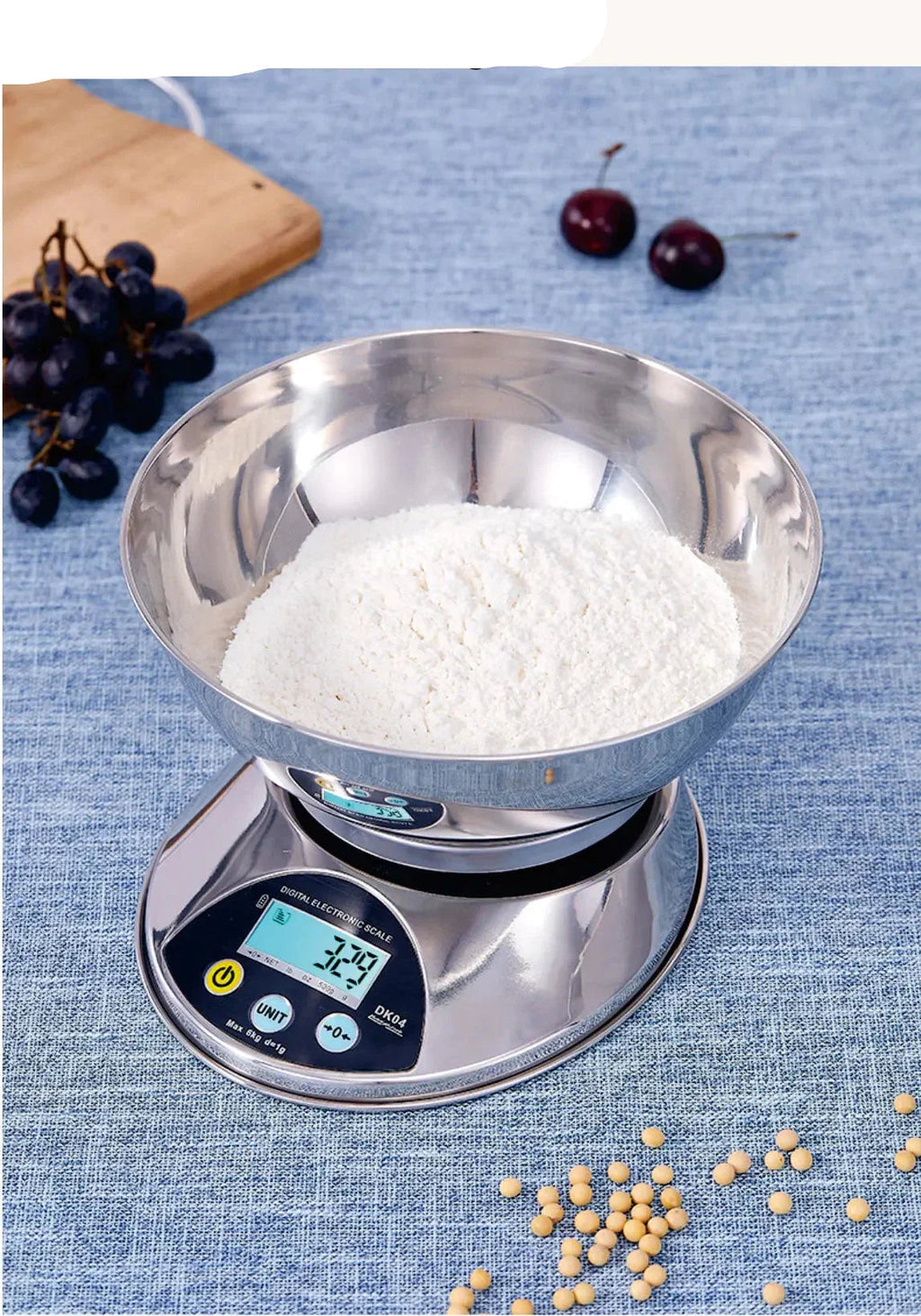 Kitchen scale that measures in grams and ounces!