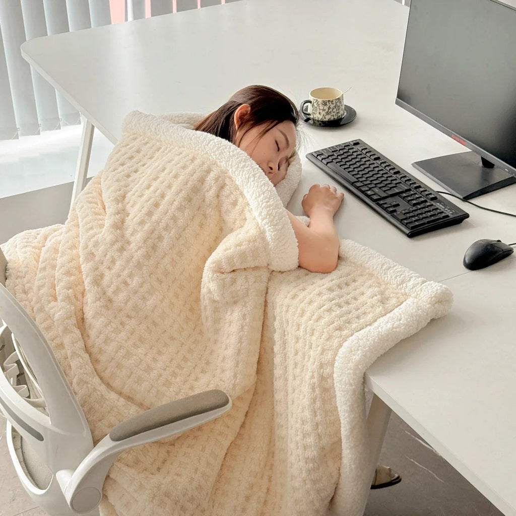 Winter Dream Blanket – Double Layer Fleece Blanket with Lambswool Look | Ultra Warm, Soft & Skin Friendly | For Sofa, Bed & Cold Winter Days