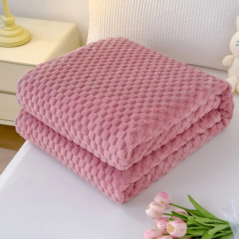 CosyNest Fleece Blanket | Flannel Fleece Cuddle Blanket | Soft & Lightweight | Warm Sofa Blanket for Autumn & Winter | Gift Idea for Christmas