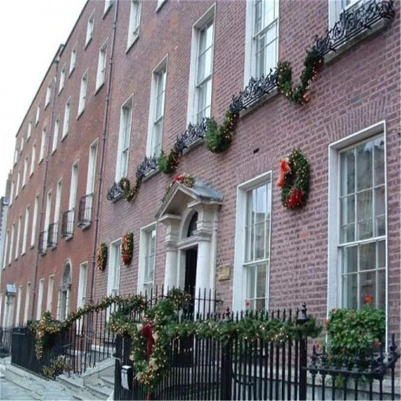 Christmas garland – Snow-flocked decor for indoor and outdoor decoration