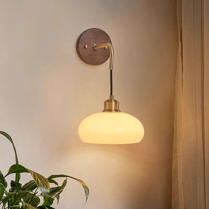 WalnutEdge – Modern Wall Lamp in Walnut and Brass