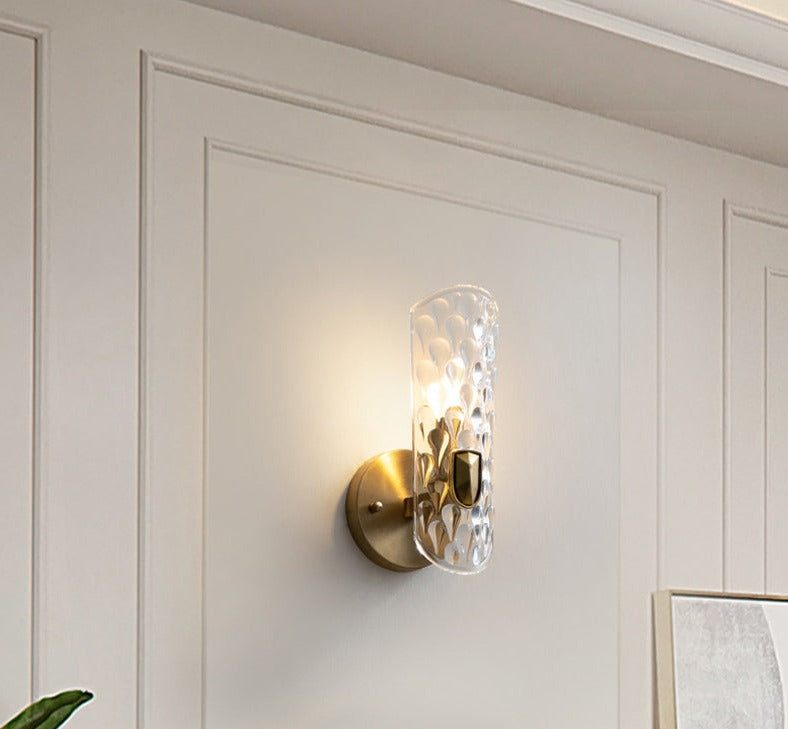 Retro Wall Lamp with Warm Light and Classic Charm