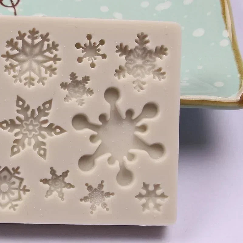 Snowflake Delight – Silicone Baking Mold for Winter Treats