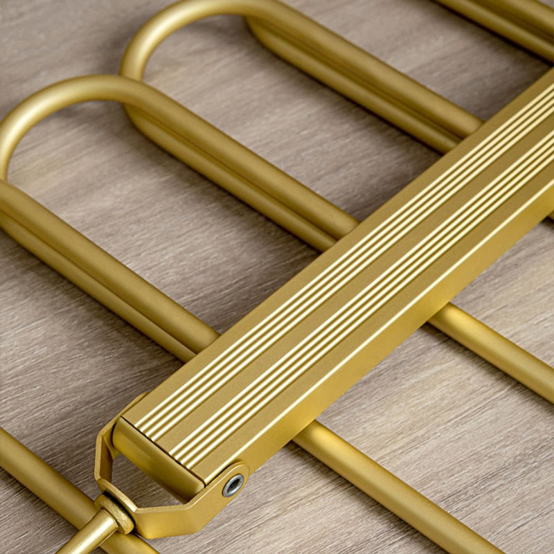 Space-saving trouser hangers from Gardudu made of aluminum