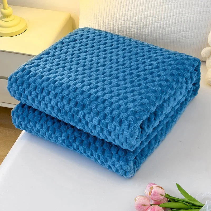 CosyNest Fleece Blanket | Flannel Fleece Cuddle Blanket | Soft & Lightweight | Warm Sofa Blanket for Autumn & Winter | Gift Idea for Christmas