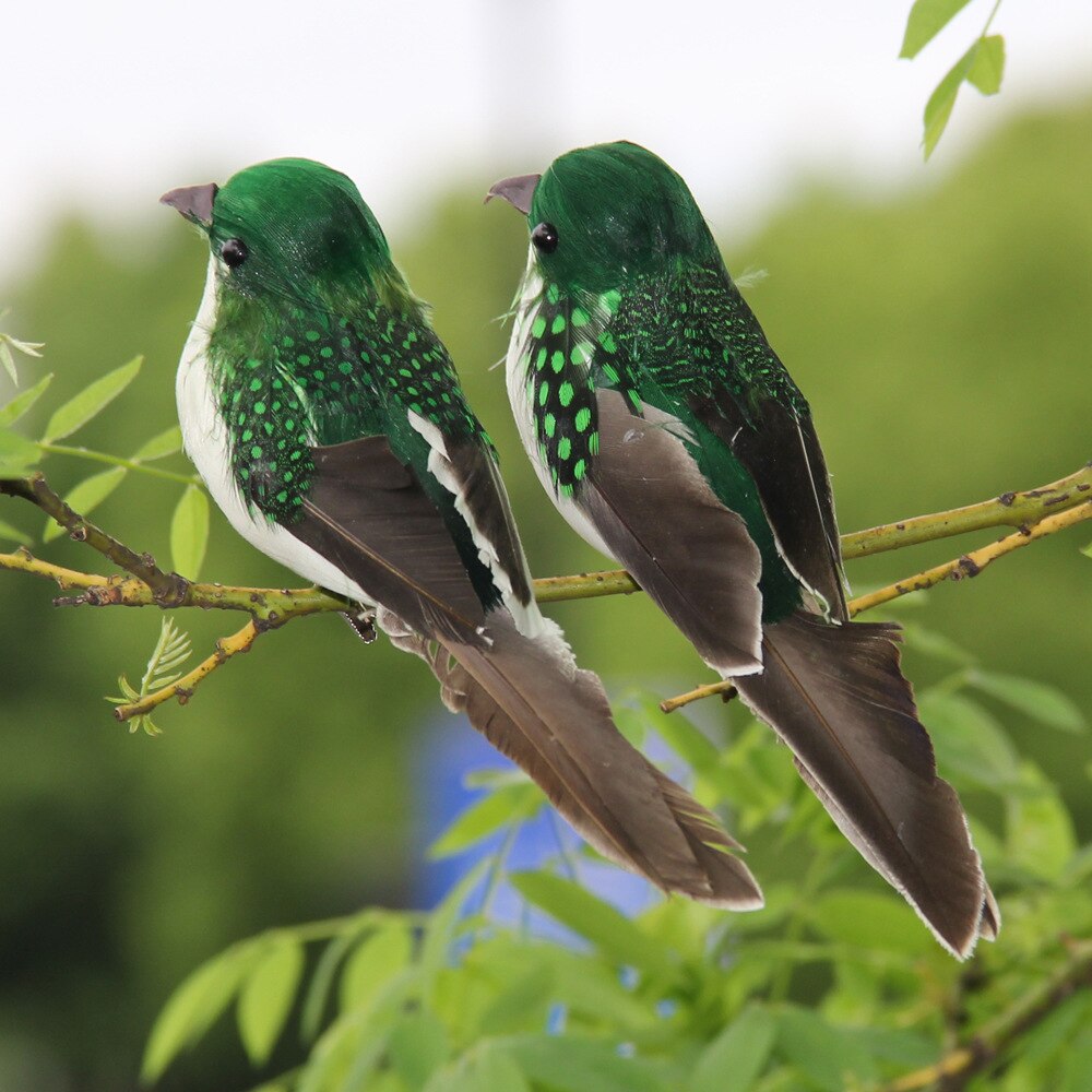 Lifelike feathered birds for outdoor decoration