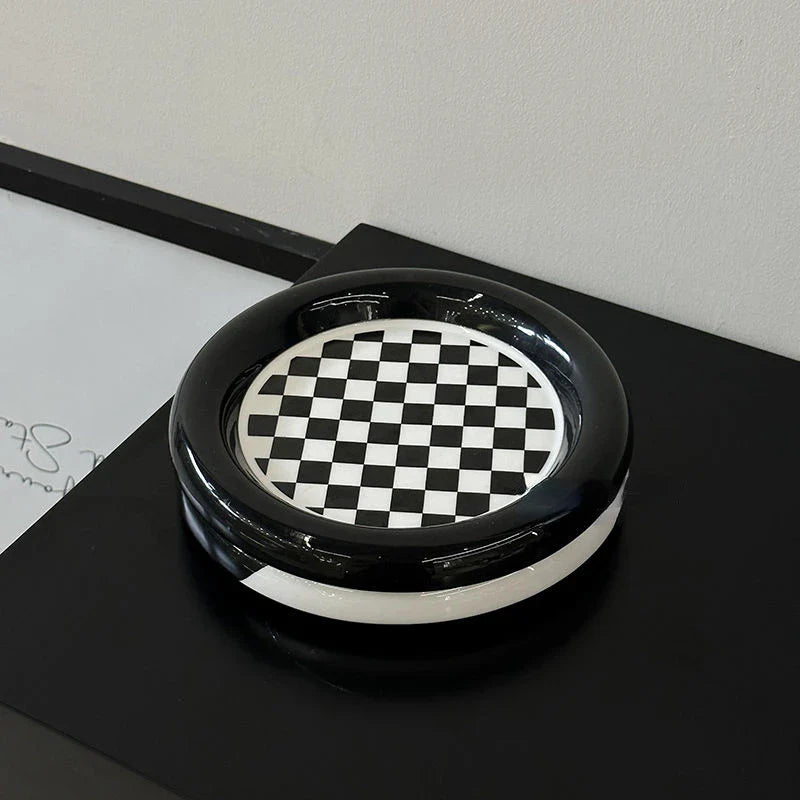 Monochrome Chubby Plates
