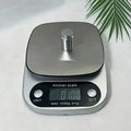 Digital kitchen scale that measures in grams and ounces!