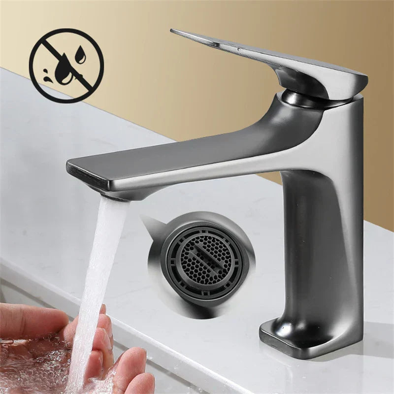 Elegant bathroom faucet - with single lever for timeless comfort