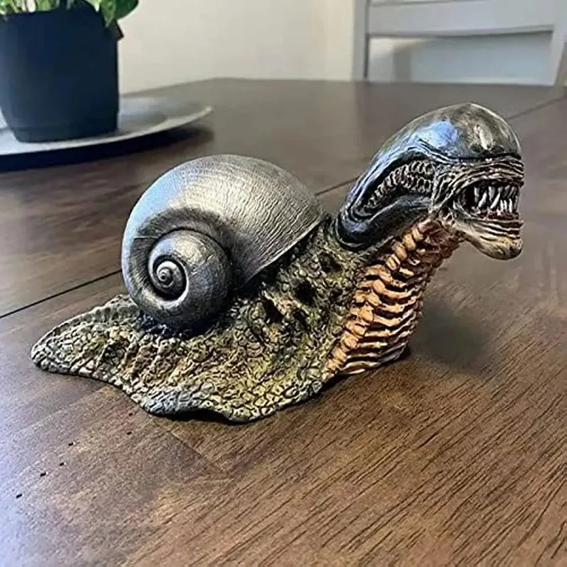 Variation Snail Statue, Resin Evil Snail Sculpture Alien Lover's New Favorite Home Office Decoration Garden Outdoor Decoration