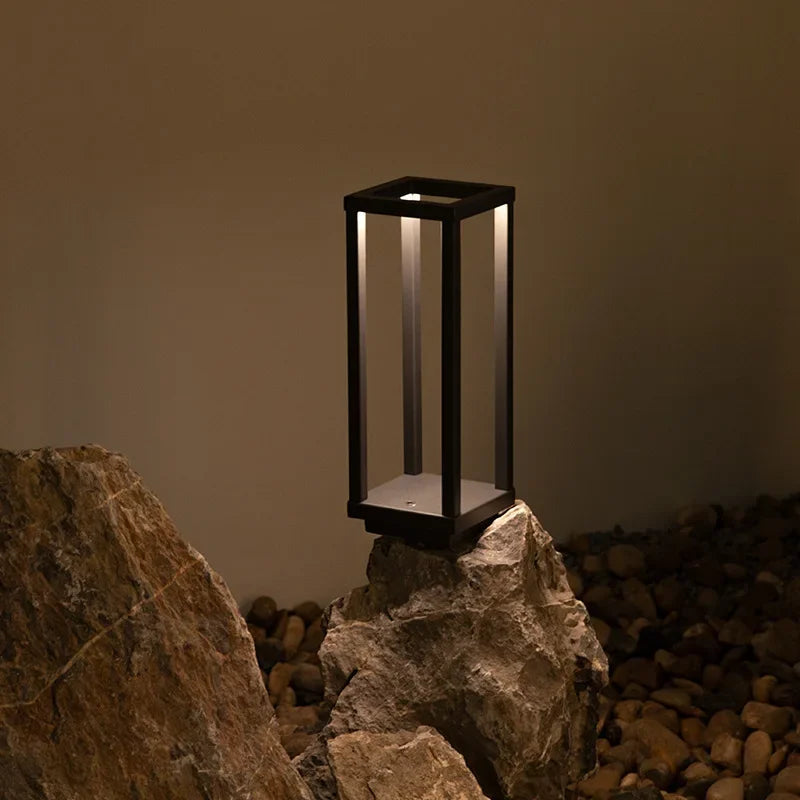 Wireless table lamp with rechargeable battery