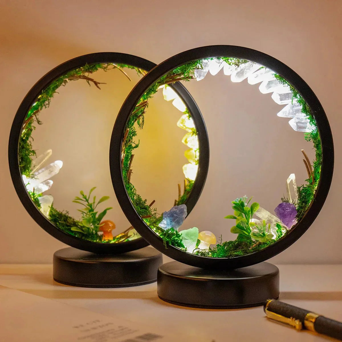 Elegant night light - Round frame - Green crystals - Chic decoration