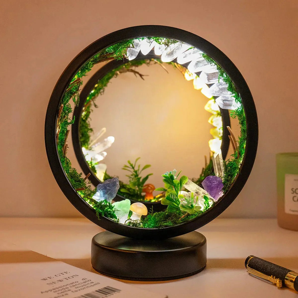 Elegant night light - Round frame - Green crystals - Chic decoration