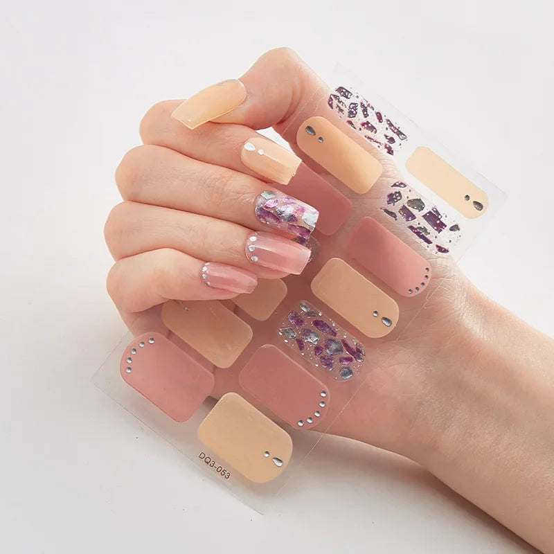 GlitzNail – Festive Christmas Nails Quick, Complete Without Salon
