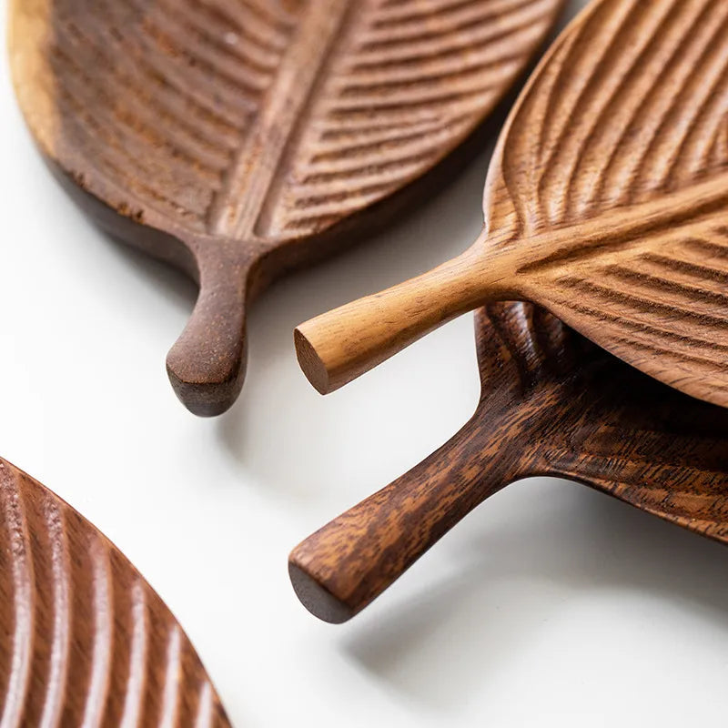 Leaf-shaped fruit plate
