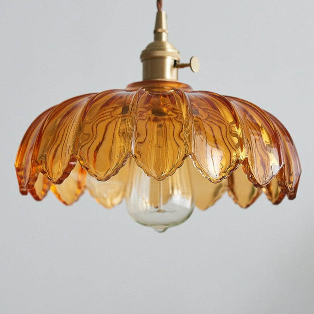 Glass light that delights with details!