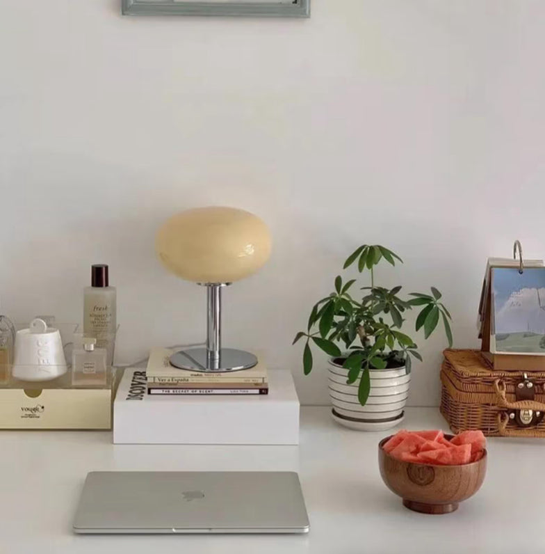 SérénitéMagique - Elegant Beige Table Lamp for Ambient Lighting