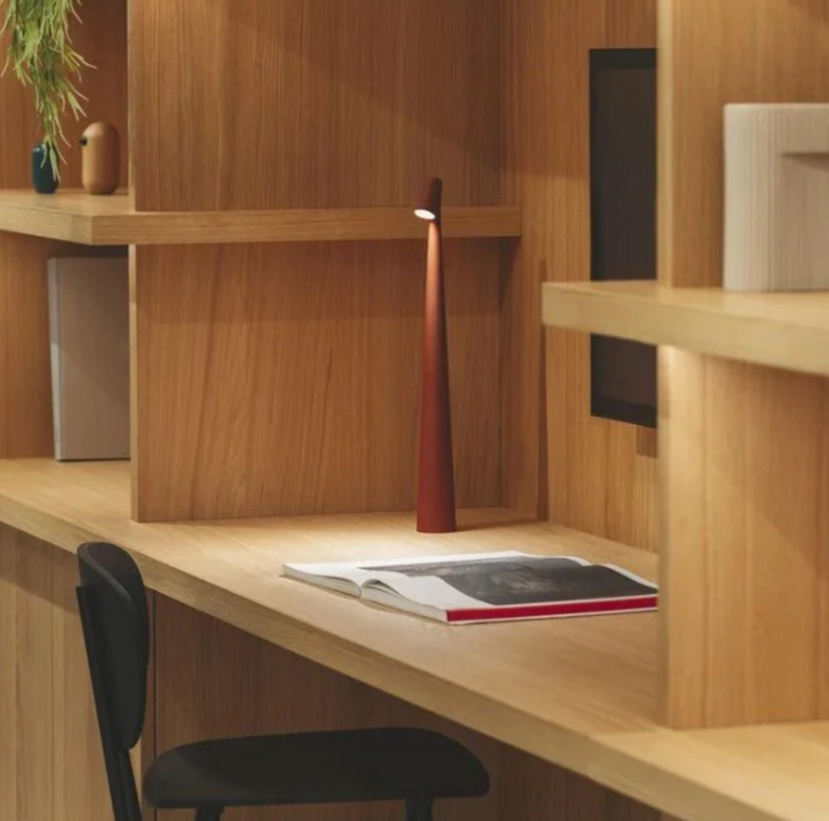 At the desk LED Northern light - 3 intensities, wireless Scandinavian design