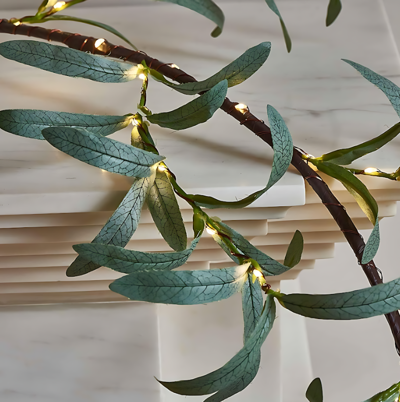 Illuminated Garland – Effortless elegance for any space