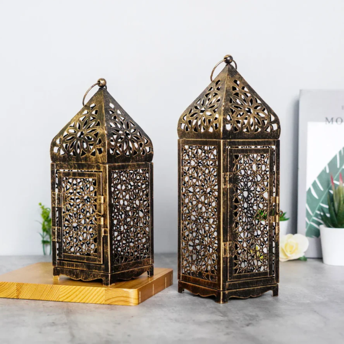 Vintage candle holder in bronze design